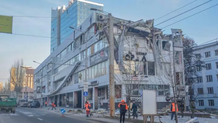 Хватит держать Донецк в заложниках