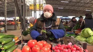 В ковидном Николаеве предприниматели выгнали с рынка полицию и продолжили торговать