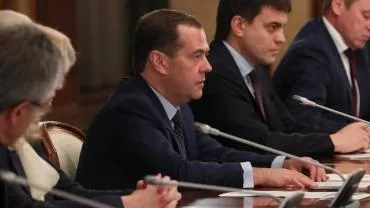 США и НАТО должны были прислушаться к опасениям России после событий в Грузии в 2008 году — Медведев