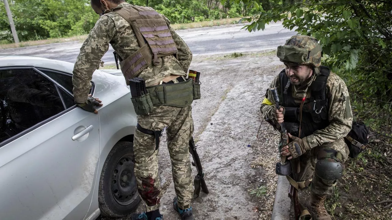 Сколько бригад в всу. Украинские военные. Российский солдат. Русские солдаты на Украине.