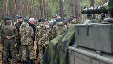 "Россия истечёт кровью"? Запад спасает Украину от военного коллапса ценой собственного банкротства