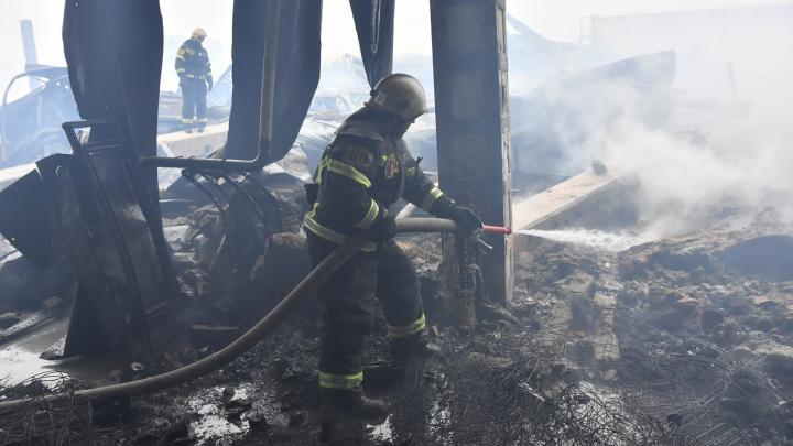 В грузовом терминале Новороссийска вспыхнул пожар