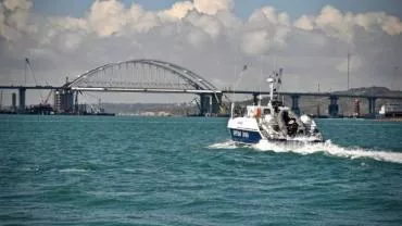 Украина открыла огонь по российскому судну в Азовском море