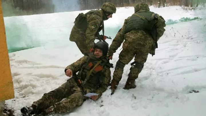 Боец армии ДНР рассказал, как украинские националисты пытаются сбежать из Мариуполя 