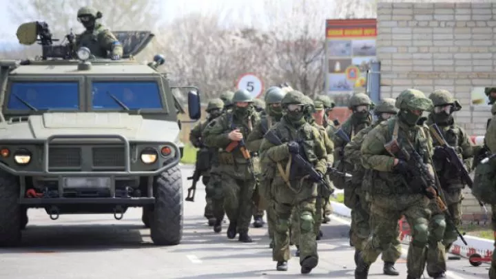 В освобожденном Мелитополе военные вернули населению изъятые украинскими тербатами автомобили