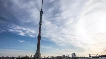 Сотни людей пришли в "Останкино" для прощания с Дарьей Дугиной — трансляция