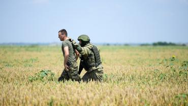 "Сдались. Зато живы": Ад под Курском. Боевики сдаются в плен целыми подразделениями