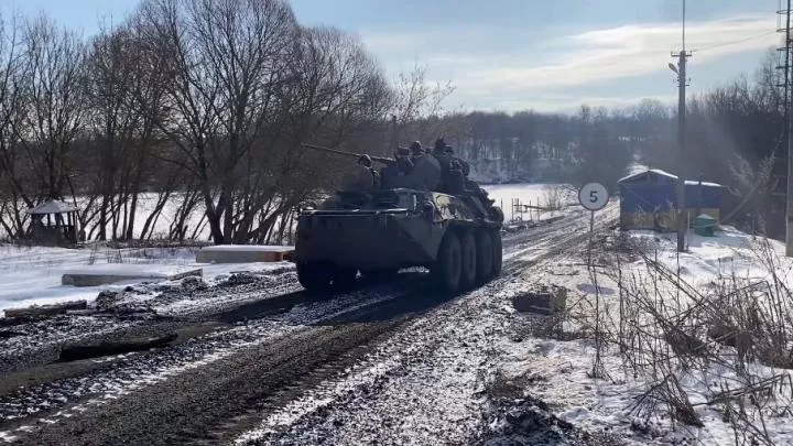 Минобороны РФ показало выдвижения российских военных в Сумской области Украины