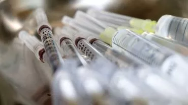 Могло быть гораздо хуже: AstraZeneca прокомментировала образование тромбоза после прививки