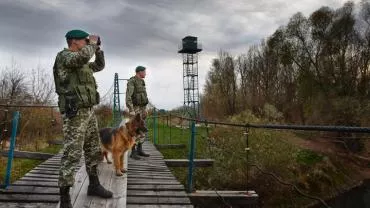 Военной шумихой вокруг Донбасса Киев отвлекает внимание от других проблем — эксперт