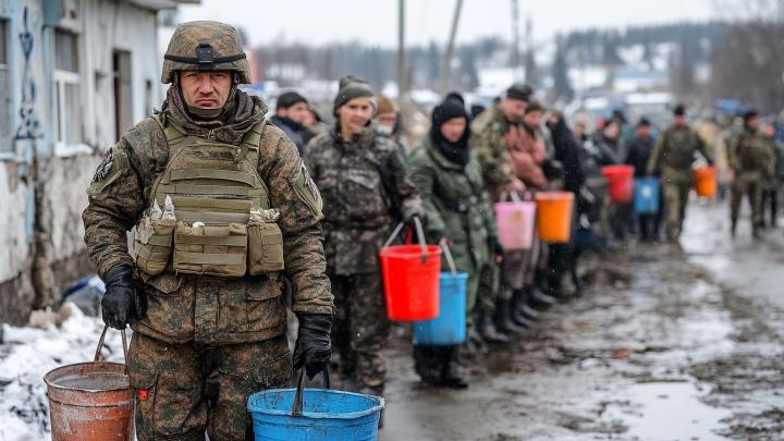 У чиновников есть, почему у нас нет?: Жители Донецка рассказали о своем самом главном сражении за воду