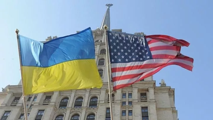 Госдеп США призвал американцев срочно покинуть Россию и Украину