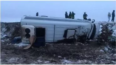 Под Счастьем перевернулся пассажирский микроавтобус — есть пострадавшие