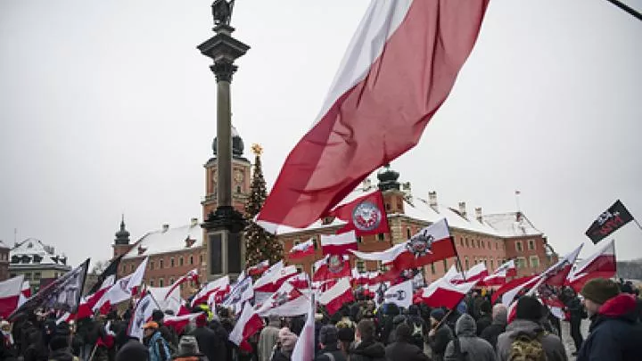 Польша тратит помощь Украине на антироссийскую пропаганду... в США