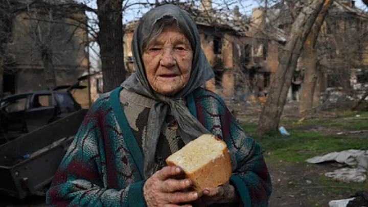 В украинском Николаеве началась раздача хлеба по карточкам