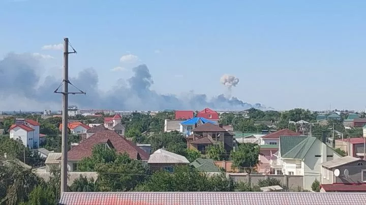 Очевидцы сообщают о взрыве в аэропорту Мариуполя