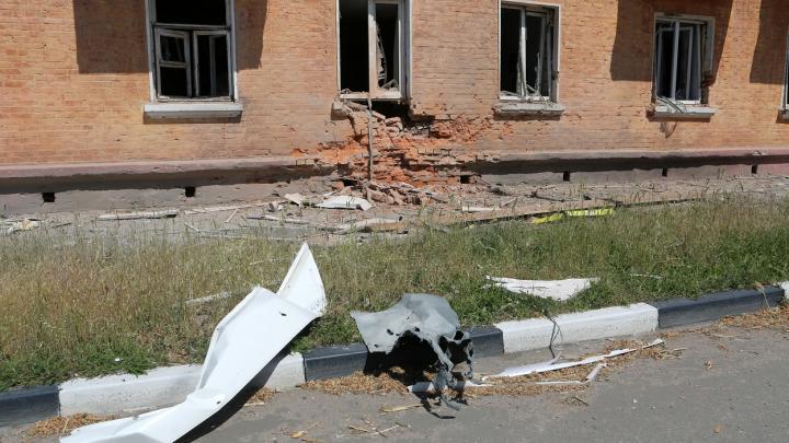 В Брянской области оборвана линия ЛЭП после атаки дронов, под Курском ВСУ обстреляли рынок кассетными боеприпасами: сводка СВО