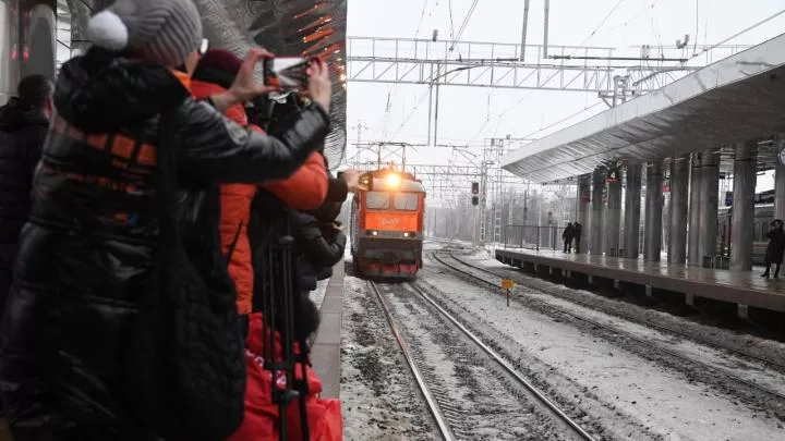 В Запорожской области запустили железнодорожное сообщение между Донбассом и Крымом