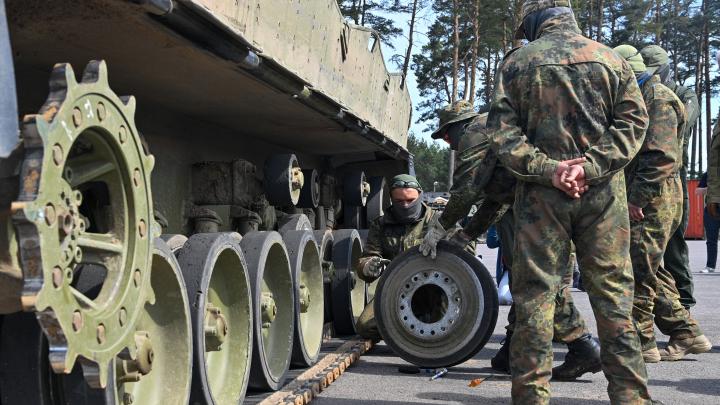 Мало людей и старая техника: На Украине признали превосходство русской армии над ВСУ