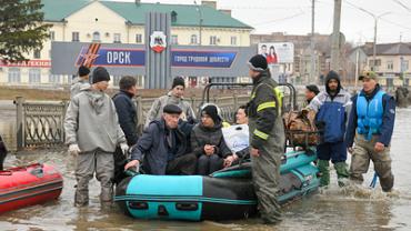 Катастрофа в Орске. Вода уходит, осадок остался: гнев жителей, хамство губернатора и "съеденная" дамба за 1 млрд