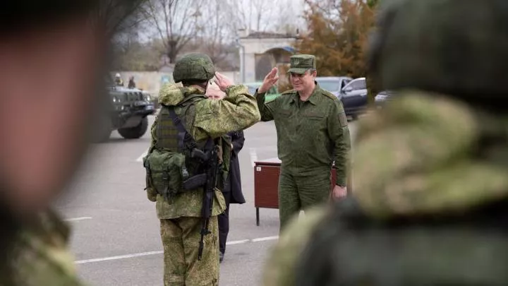 Пасечник вручил звёзды Героев ЛНР четверым военнослужащим на передовой