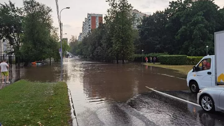 В Кривом Роге ведется эвакуация населения после прорыва дамбы