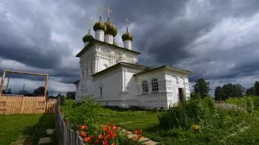 На храм Украинской православной церкви под Черниговом напали сторонники раскольников