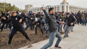 Снос рынка в Новосибирске, 50 мечетей в Москве, узбекский нацист в Питере и другие похождения мигрантов 