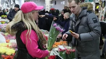 "Людей очень много": Цветочные магазины Донецка работают под обстрелами