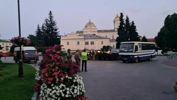 В Луцке с мемориала Вечная Слава сорвали советскую символику