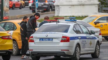 Дерзкий мигрант и русская карма. Таджик пытался унизить пассажиров, но получилось иначе