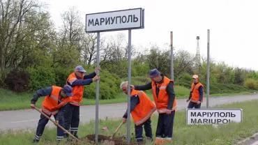 Украинские дорожные знаки на въезде в Мариуполь заменили на русские — Минтранс ДНР