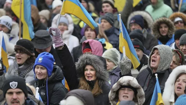 Сотни протестующих требуют отставки Зеленского под стенами Верховной рады 