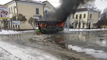 В Харькове на остановке сгорел пассажирский автобус