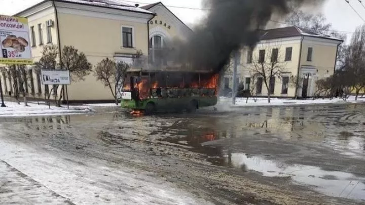 В Харькове на остановке сгорел пассажирский автобус