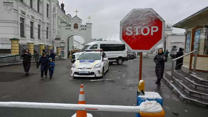 На территорию Киево-Печерской лавры зашли вооруженные автоматчики