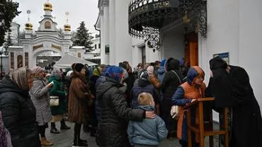 Неизвестные заперли монахов в одном из корпусов Киево-Печерской лавры