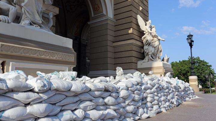 Дроны в Подмосковье, ВСУ готовятся к обороне Одессы, в Киеве задумались о мире: Сводка с полей СВО