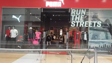 Puma — новый &#171;агент Кремля&#187;: украинские молодчики изуродовали магазин бренда в центре Киева