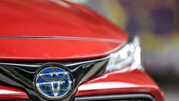 В Виннице сын судьи "случайно" выиграл Toyota Corolla за вакцинацию