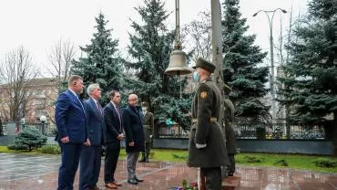 Цель визита - жёсткий ответ России. В Киев прибыла высокопоставленная делегация из США