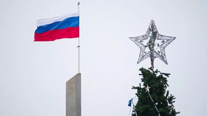 В Донецке провели пробный запуск главной новогодней ёлки города