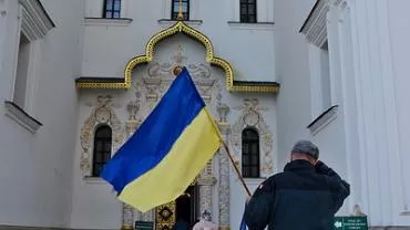 У Таврического дворца в Петербурге сорвали украинский флаг