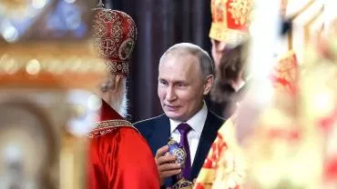 Путин посетил богослужение в храме Христа Спасителя и отметил созидательную роль РПЦ