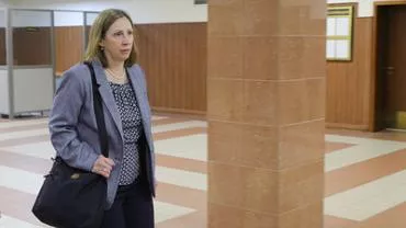 Посол США Трейси отказалась от общения с прессой после вызова в МИД России