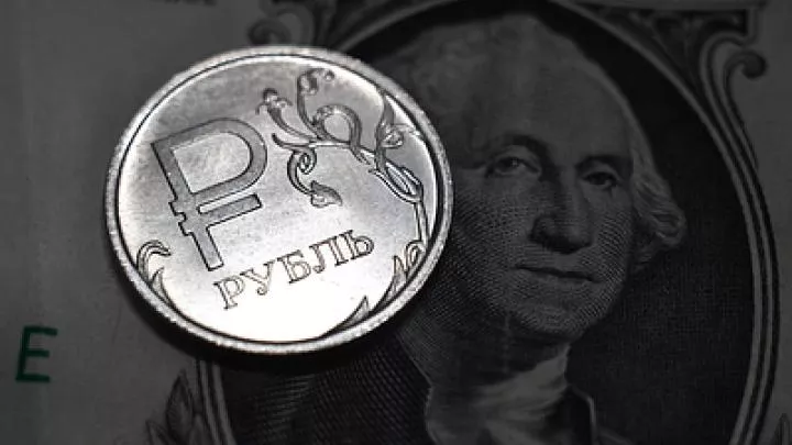 Решение Путина продавать газ за рубли укрепило курс российской валюты — CBS