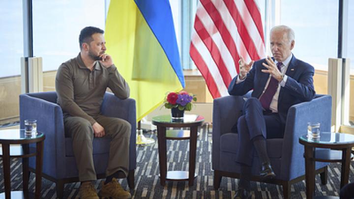 Украина потеряла шанс на помощь США. Политик из Франции обвинил Зеленского в наглости