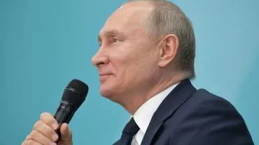 Путин рассказал, как выбирает подарки близким