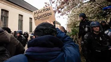 Бремя Макрона. Президента, не желающего слышать свой народ, ждут долгие месяцы яростных протестов