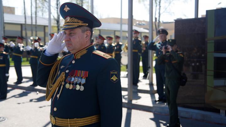 Им бы срывать погоны на Красной площади. Задержание замглавы Генштаба запустило цепочную реакцию. Кто ответит за связь?